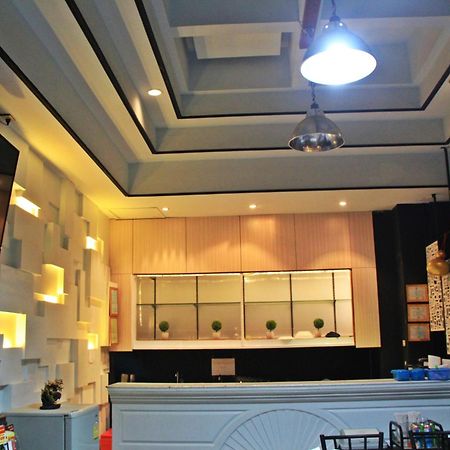 โรงแรมเรือนทิพย์ เชียงราย Ruean Tip Hotel エクステリア 写真