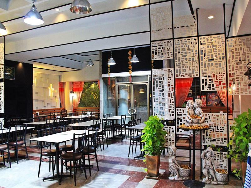 โรงแรมเรือนทิพย์ เชียงราย Ruean Tip Hotel エクステリア 写真