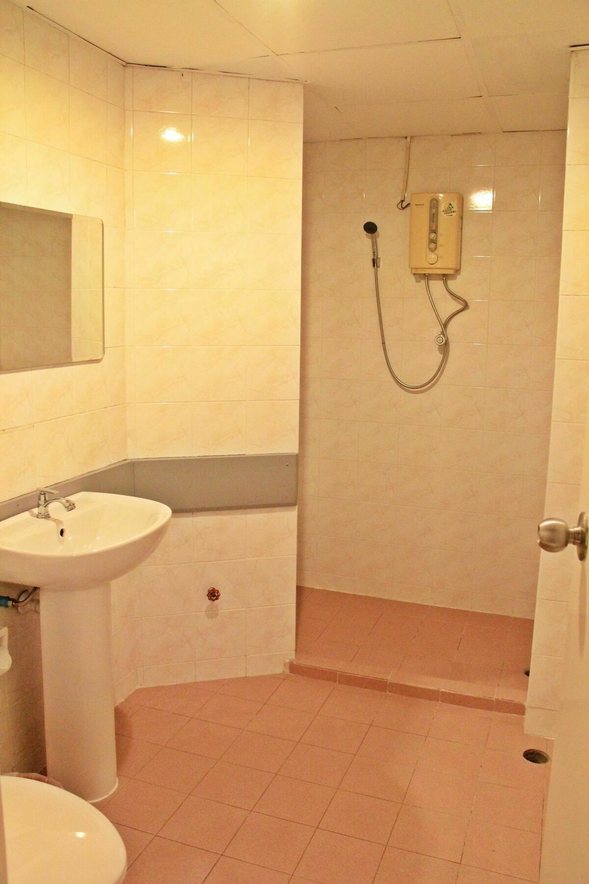 โรงแรมเรือนทิพย์ เชียงราย Ruean Tip Hotel エクステリア 写真
