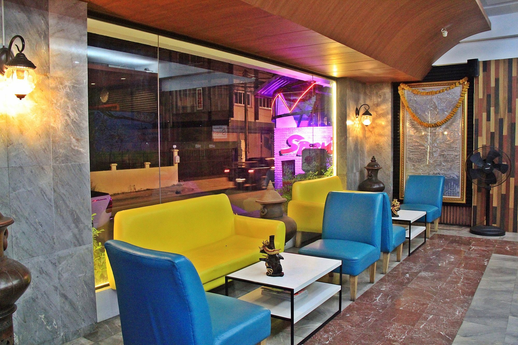 โรงแรมเรือนทิพย์ เชียงราย Ruean Tip Hotel エクステリア 写真